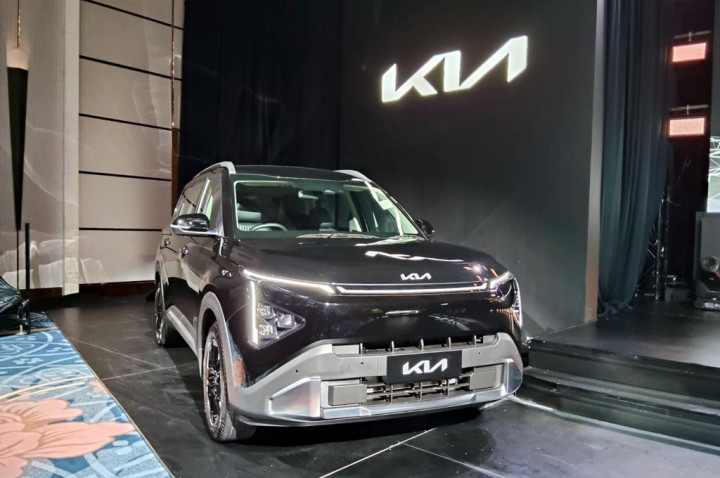 Kia Carens Facelift 'Nongol', Pilihan Baru Mobil Keluarga?