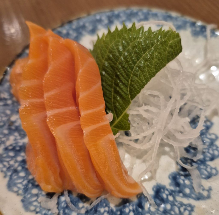 Salmon vs Ikan Kembung, Mana yang Lebih Menang di Gizi dan Dompet?