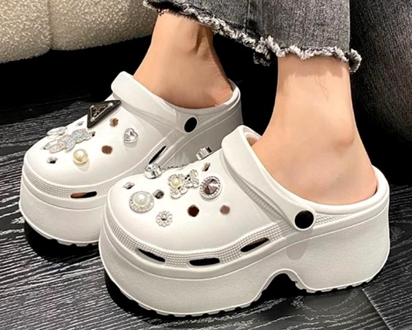 Racun Sandal Kodok Gemes yang Bikin OOTD Kamu Makin Slay!