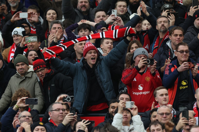 Suporter MU. (Foto: AFP/Darren Staples)