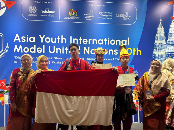 Siswa SMA Labschool Jakarta raih penghargaan di AYIMUN Malaysia. Foto