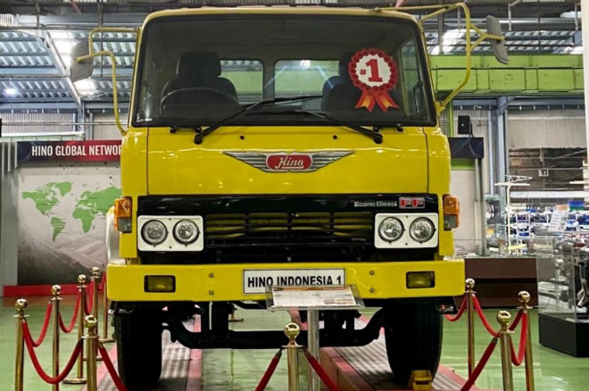 Truk Hino pertama yang diproduksi di Indonesia. Autogear.id/Alun Segoro