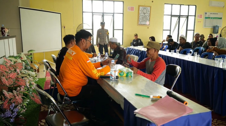 Bantuan Kemanusiaan Jhonlin Group Mengalir ke Martapura Timur, Warga Merasa Terbantu