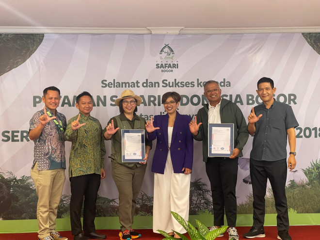 Jajaran Manajemen Taman Safari Indonesia Bogor saat Seremoni Penerimaan Sertifikasi ISO (Dok. TSI Bogor)