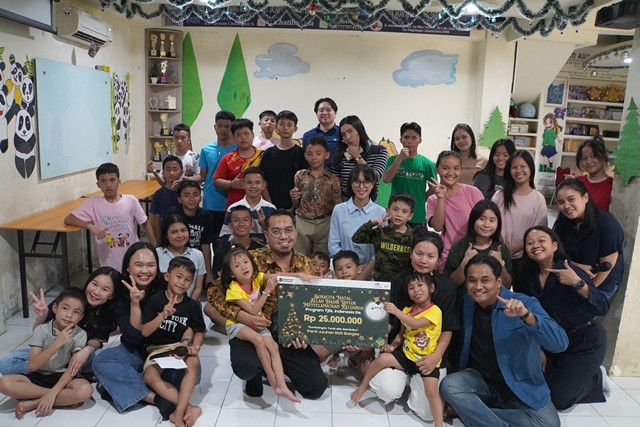Warm Hearts dengan Big Impact: Natalan ala Indonesia Re Group 2025