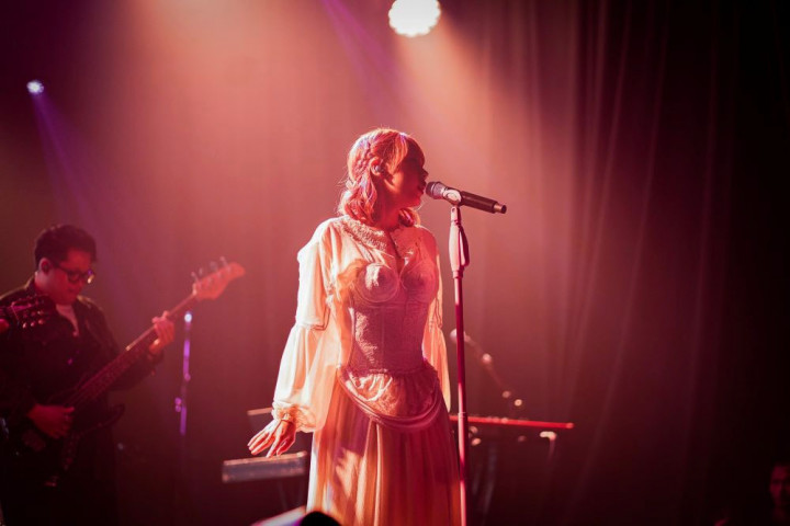 Nadin Amizah Suguhkan Pengalaman Hangat di Anti Garing Show Vol. 2