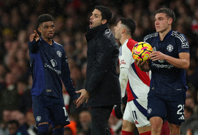 Suasana pertandingan Arsenal vs Manchester United (AFP/Adrian Dennis)