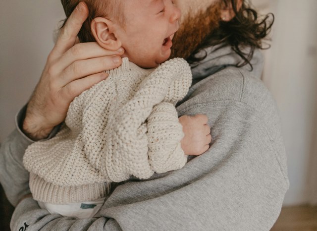 Kamu Lagi Cek Gejala Dehidrasi di Bayi, Setop Panik, Lakuin Ini Dulu!