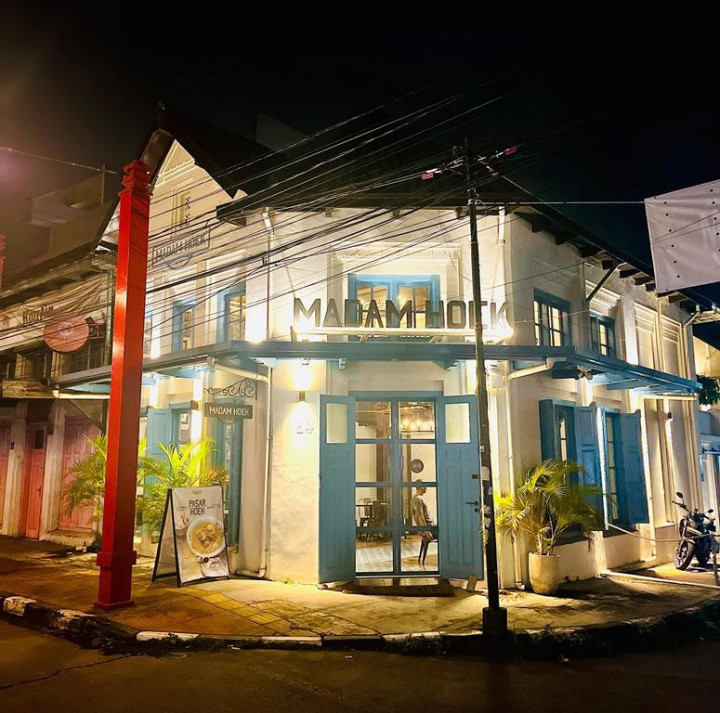 Di Sudut Jalan Klenteng, Madam Hoek Merawat Kenangan Lewat Rasa dan Ruang