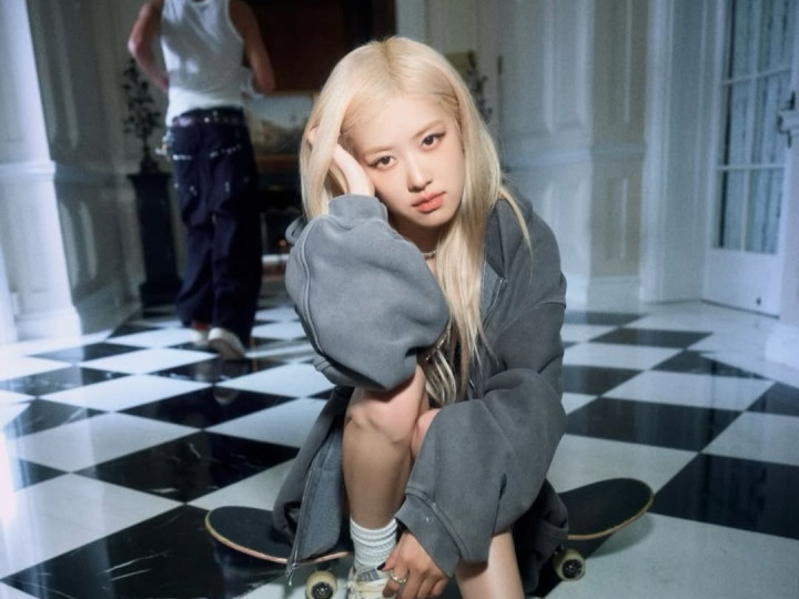 Rosé BLACKPINK Pernah Nyamar Jadi Nenek-Nenek Demi Bisa Kencan Diam-diam
