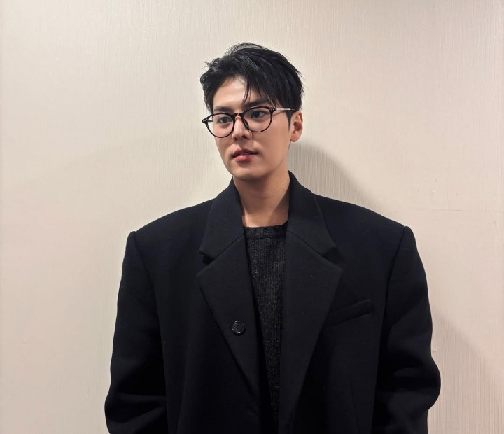 Ryeo Un Pamer Foto di Kota Tua Jakarta, Syuting Bareng Lisa Blackpink?