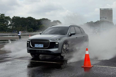 Nyiksa Kemampuan Lepas L8 di Jalur Licin dan Speed Trap
