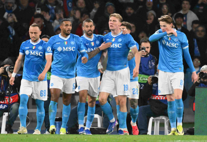Selebrasi gol para pemain Napoli. (ALBERTO PIZZOLI / AFP)
