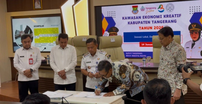 Penandatanganan PKS antara Prasmul dan Pemkab Tangerang. Foto: Universitas Prasmul