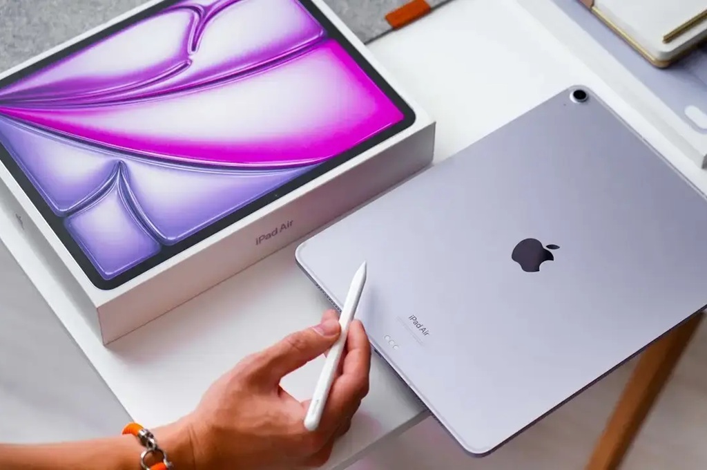 Rekomendasi iPad terbaik 2025 untuk produktivitas dan hiburan, iPad Air M2, iPad Pro M4, iPad 10th Gen, dan iPad mini 6 lengkap dengan tips memilih.
