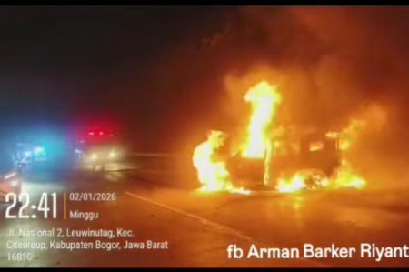 Kebakaran Mobil di Tol Jagorawi, Melibatkan Jetour & BMW