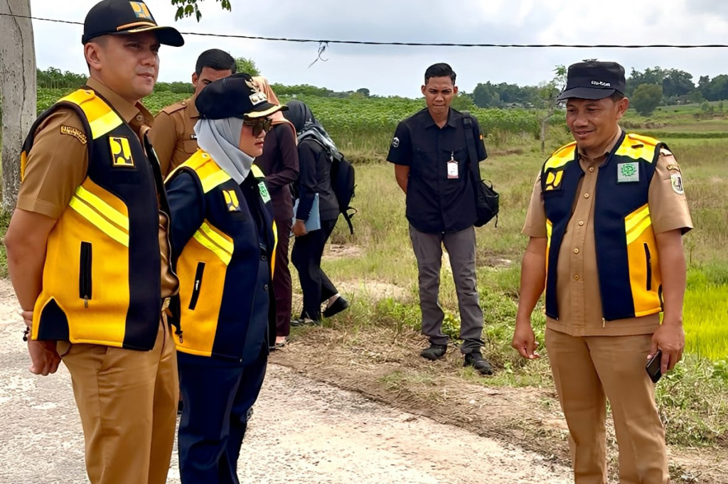 Bupati Lampung Timur Pastikan Pembangunan Jembatan di Desa Kali Pasir Terealisasi