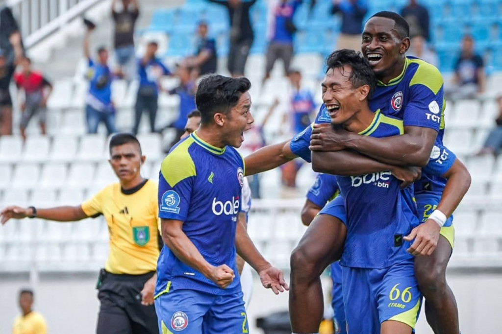Selebrasi gol para pemain Arema FC. (Foto: Instagram @aremafcofficial)