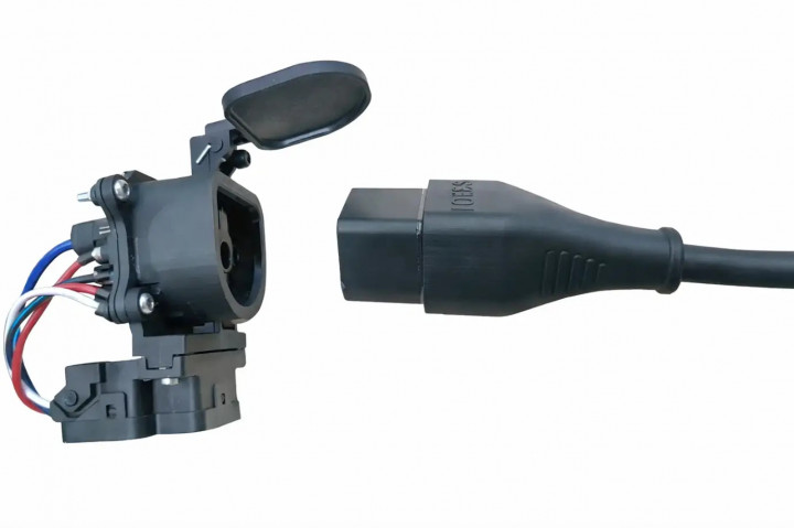 BRIN Siapkan Soket Pengisian Daya Motor Listrik Standar Nasional