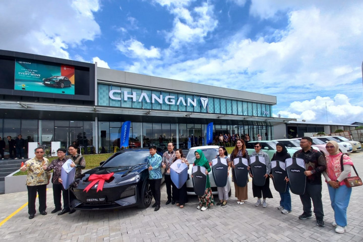 Changan Deepal S07 dan Lumin Mulai Dikirimkan Kepada Konsumen