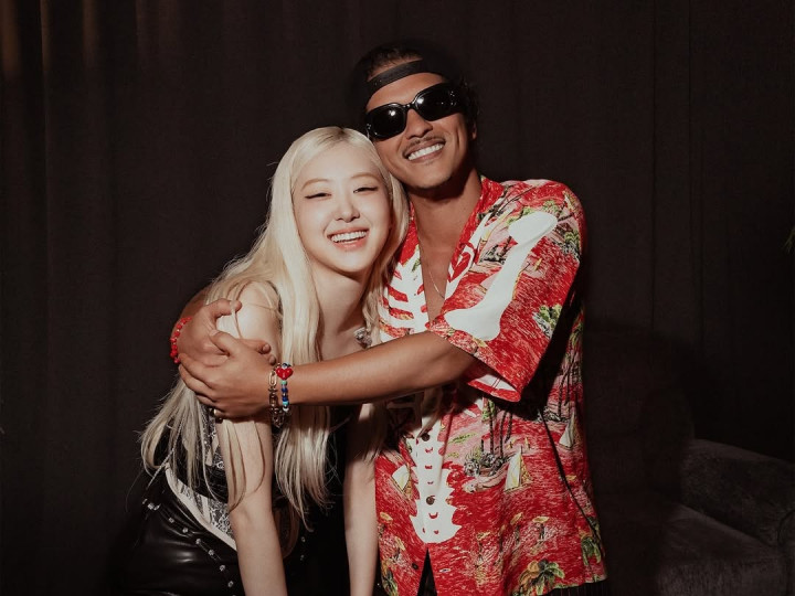 Bruno Mars Unfollow Rosé BLACKPINK Usai Kalah Grammy? Cek Faktanya!