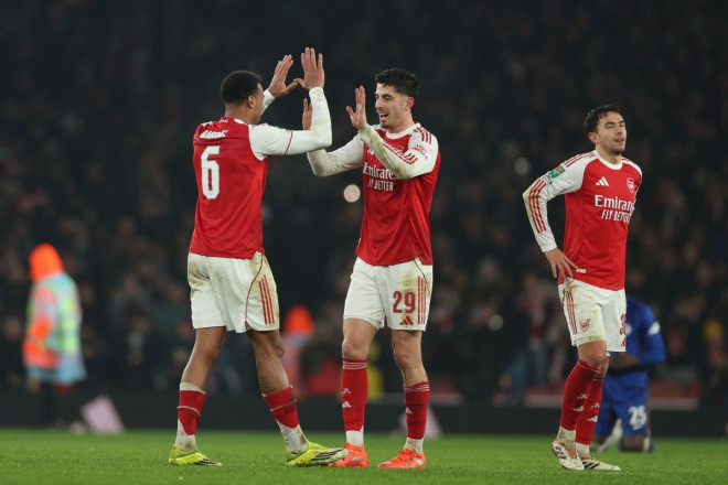Skuat Arsenal merayakan kemenangan atas Chelsea. (Foto: AFP/Adrian Dennis)