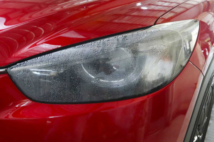 Ini Solusi Lampu Mobil Berembun di Musim Hujan