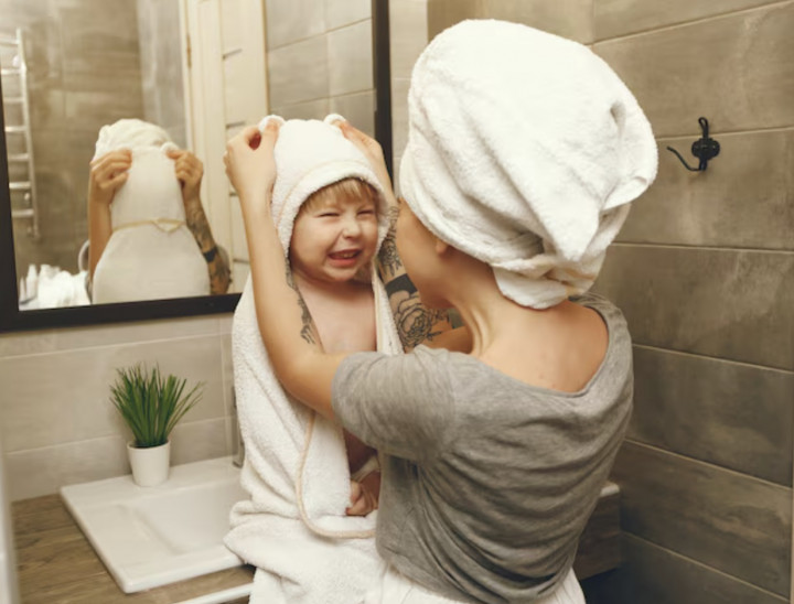 Balita Tiba-tiba Anti Mandi? Ini Cara Biar Nggak Drama Lagi