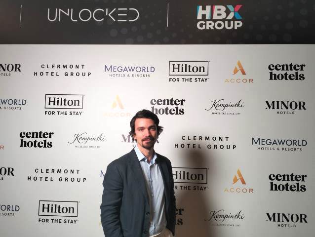 Gen Z & Traveling: Emang Bisa Setia? Insight Eksklusif dari Javier Cabrerizo