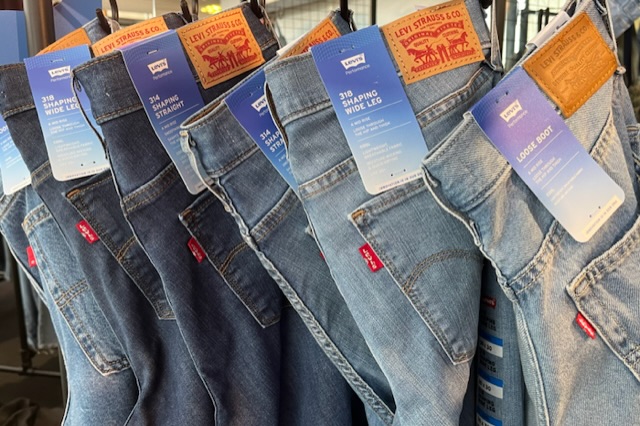 Tips Mencuci Jeans Agar Tidak Cepat Pudar