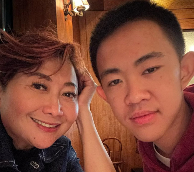 Indy Barends bersama putranya, Manuel Tobias Sarmanella (Foto: Instagram @indybarends)