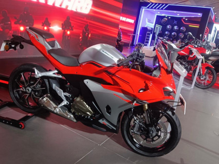 Tiga Model Baru QJMotor Melantai di IIMS 2026, Simak Spesifikasi dan Harganya