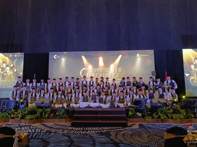 Cinta Quran Center menggelar wisuda mahasantri angkatan ke-2 dan ke-3 di Menara 165, Jakarta, pada Sabtu, 7 Februari 2026.