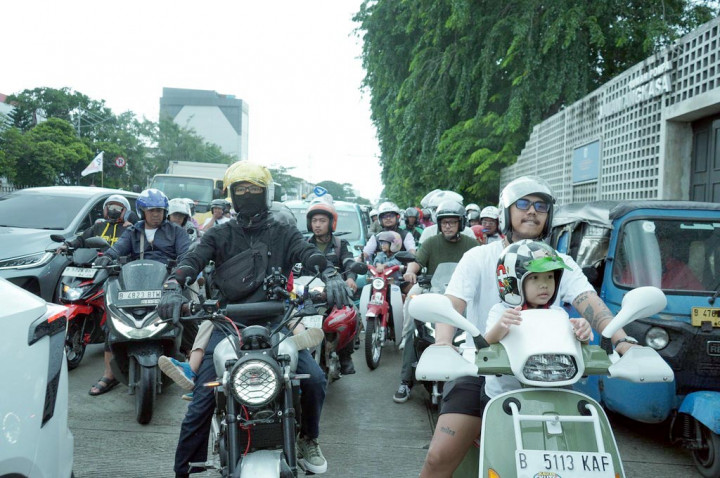 Bapak dan Budi Berkendara Ramaikan IIMS 2026, Edukasi Helm Anak Sejak Dini
