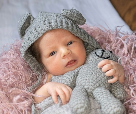 Baru Jadi Mom/Dad Terus Kaget Liat Bayi Mau Muntah? Cek Faktanya