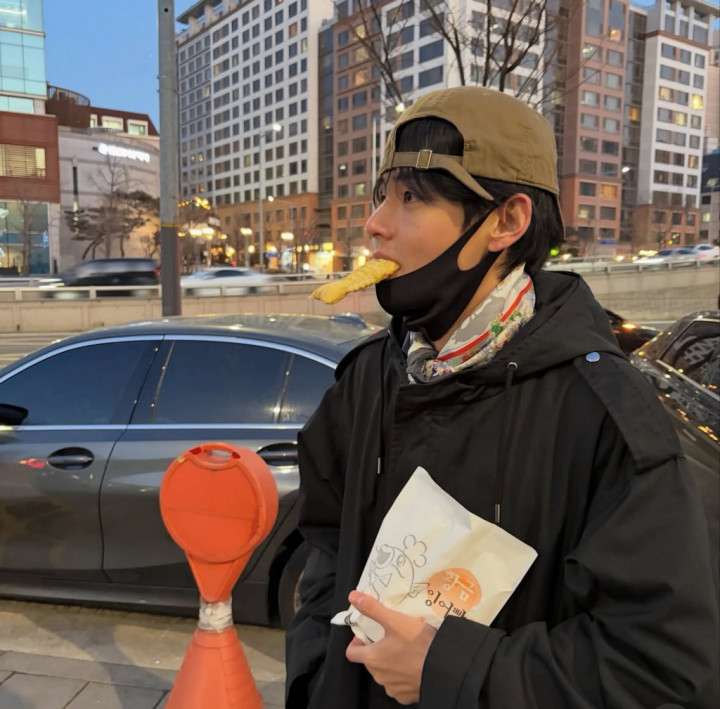 Tak Sadar Pakai Lagu Buatan AI, V BTS Dikritik Penggemar