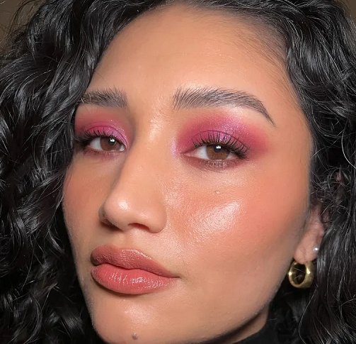 Makeup dewy finish. (Foto: Dok. Instagram/@camiladerizans)