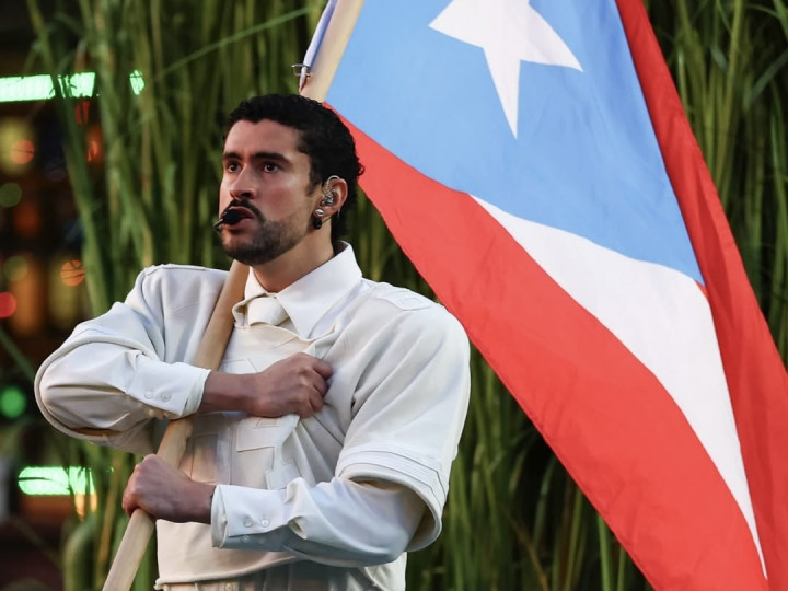 Penampilan Bad Bunny di Super Bowl Halftime Show Cetak Sejarah Baru NFL