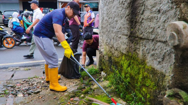 Wakil Wali Kota Tangsel, Pilar Saga Ichsan turut menjadi bagian dari gerakan Indonesia Aman, Sehat, Resik, dan Indah (ASRI). Dok. Ist