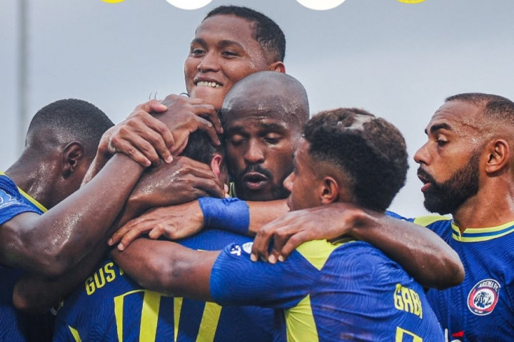 Hasil & Klasemen Terbaru Super League: Arema Lumat Semen Padang 3-0, Persija Menang di Bali