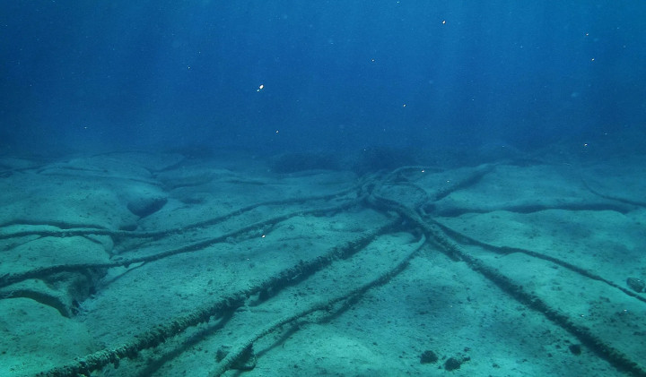 Mengintai dalam Sunyi, Ancaman Siber Bawah Laut dan Ruang Angkasa