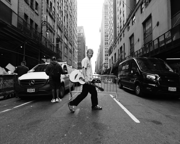 Alasan Ed Sheeran Tak Punya Ponsel Sejak 2015