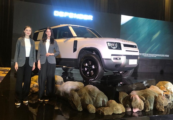 Land Rover Defender MY26 Meluncur, Harga Mulai Rp3,6 Miliar