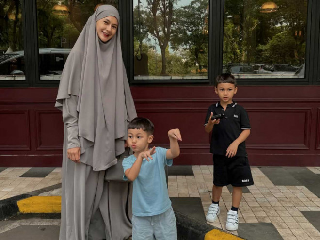 Paula Verhoeven bersama Kiano dan Kenzo (Foto: Instagram @paula_verhoeven)