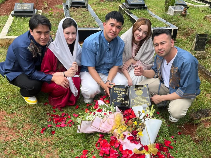 Deretan Artis Ziarah Makam Jelang Ramadan 2026, Ada Raffi Ahmad hingga Fuji
