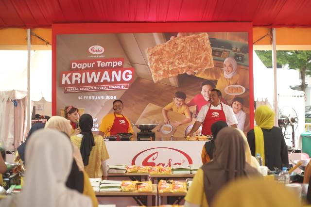 Intip Aksi Berbagi 250kg Tempe Kriwang yang Hits Banget di Surabaya