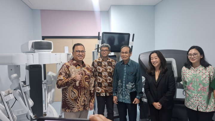 Era Robotik untuk Penanganan Bedah Urologi dengan Hadirkan SURE