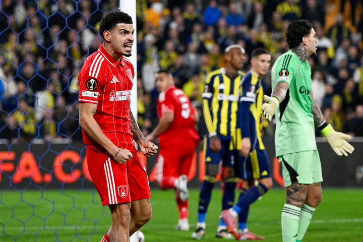Rekap Hasil Liga Europa: Fenerbahce Dipermalukan Nottingham 0-3, Lille Tumbang tanpa Verdonk