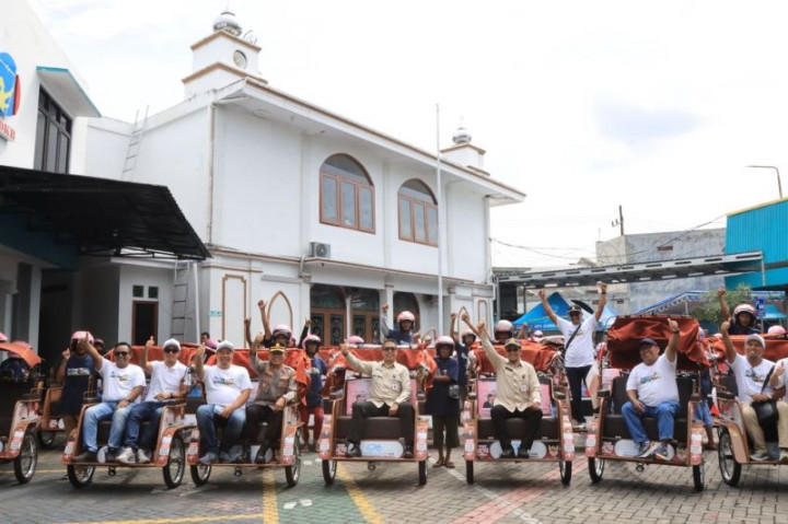 Unik, PLN Operasikan SPKLU R2 untuk Becak Listrik