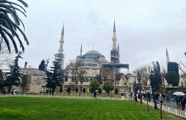 Blue Mosque: Masjid Ikonik dengan 6 Menara di Istanbul